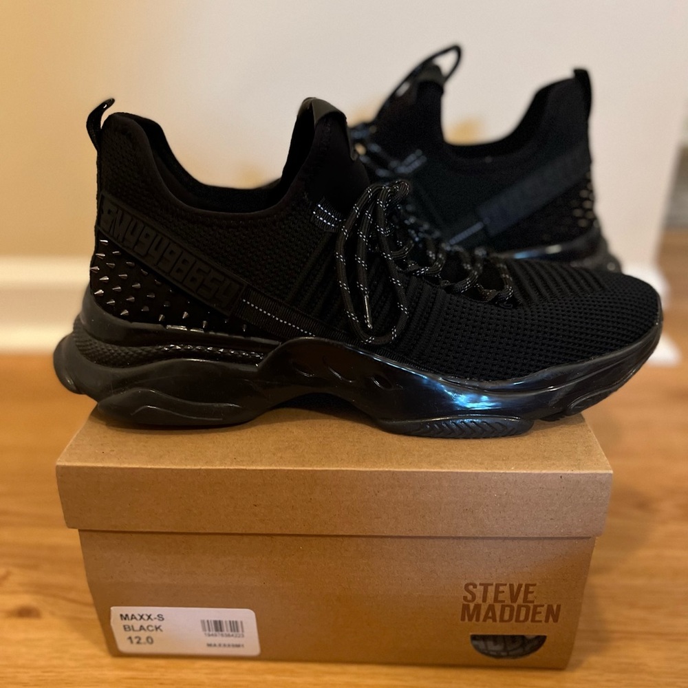 ❌ SOLD MENS maxx-s spiked black Steve Madden Sneaker